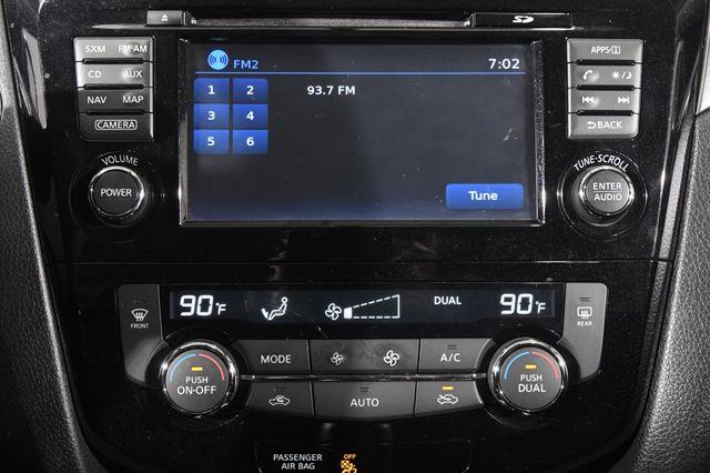 2016 Nissan Rogue SV w/ Nav / Tech1 photo