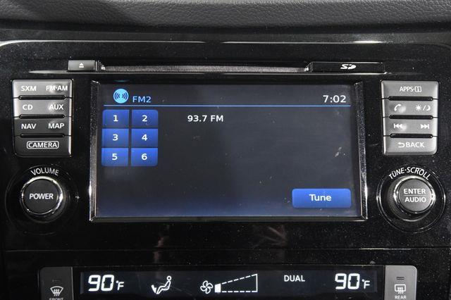 2016 Nissan Rogue SV w/ Nav / Tech1 photo