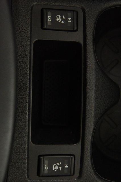 2016 Nissan Rogue SV w/ Nav / Tech1 photo