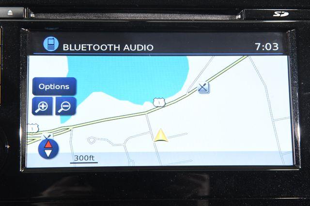 2016 Nissan Rogue SV w/ Nav / Tech1 photo