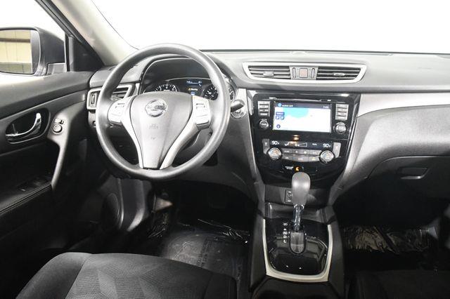 2016 Nissan Rogue SV w/ Nav / Tech1 photo
