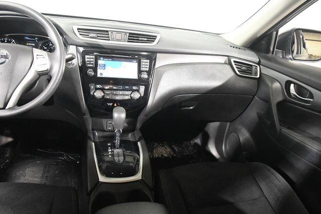 2016 Nissan Rogue SV w/ Nav / Tech1 photo