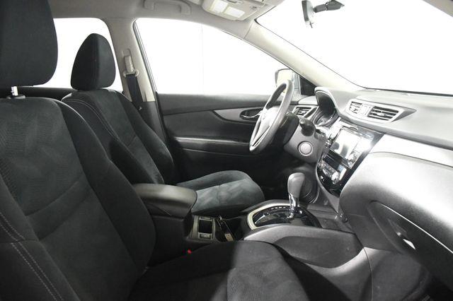 2016 Nissan Rogue SV w/ Nav / Tech1 photo