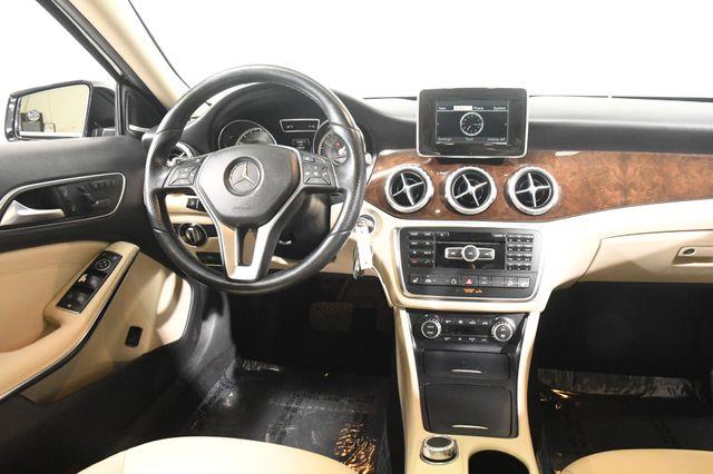 2015 Mercedes-Benz GLA-Class 4MATIC 4dr GLA 250 photo