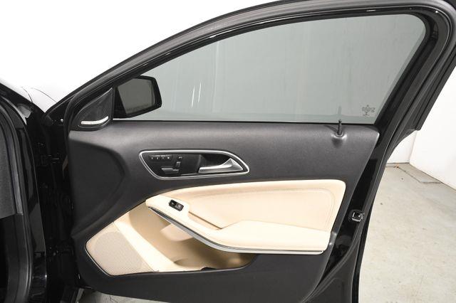 2015 Mercedes-Benz GLA-Class 4MATIC 4dr GLA 250 photo