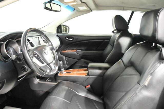 2013 Nissan SLX photo