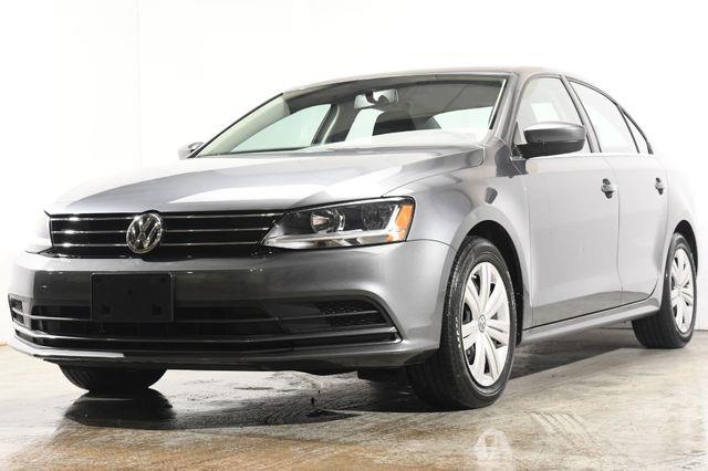 The 2017 Volkswagen Jetta 1.4T S photos