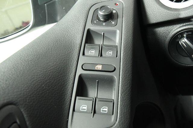 2016 Volkswagen Tiguan S photo