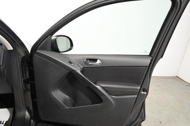 2016 Volkswagen Tiguan S photo