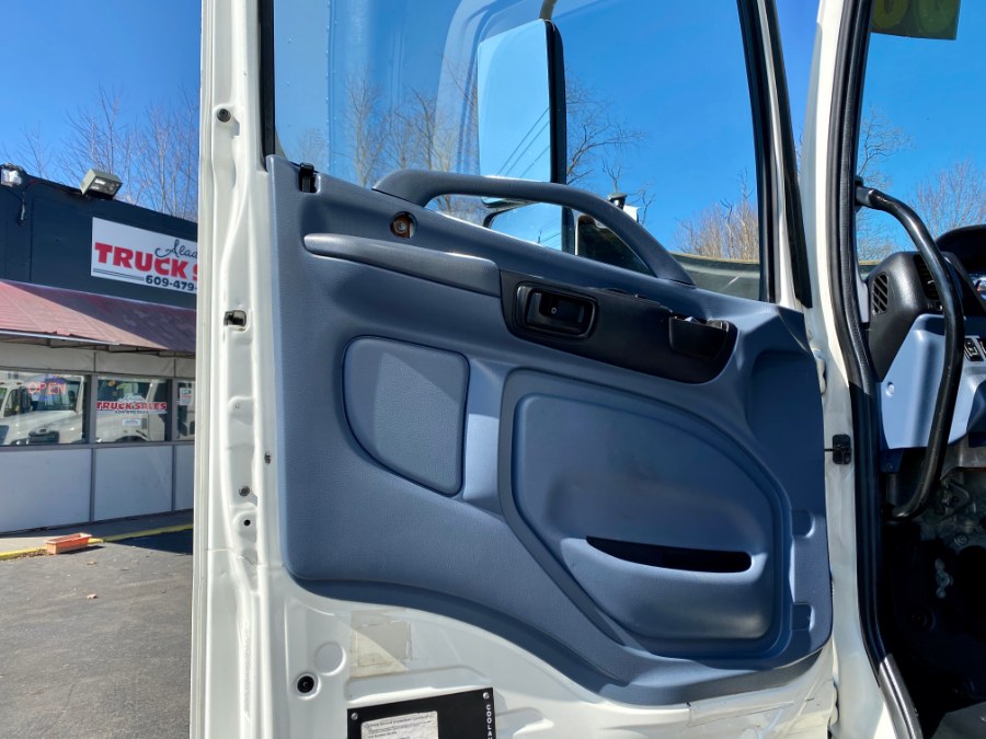2008 Hino 268 Box Truck photo