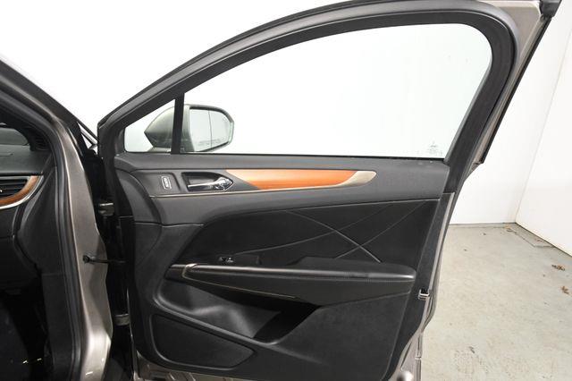 2017 Lincoln MKC Reserve w/ Blind Spot/ Nav/ Sa photo