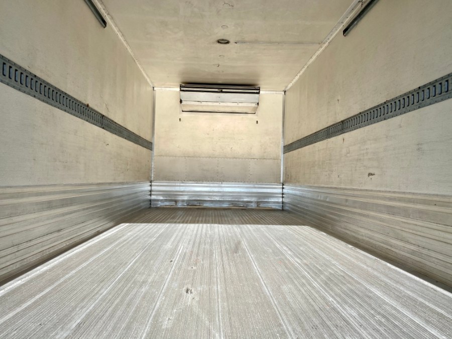 2013 Hino 258/268 truck photo