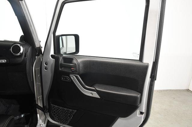 2012 Jeep Wrangler Sahara photo