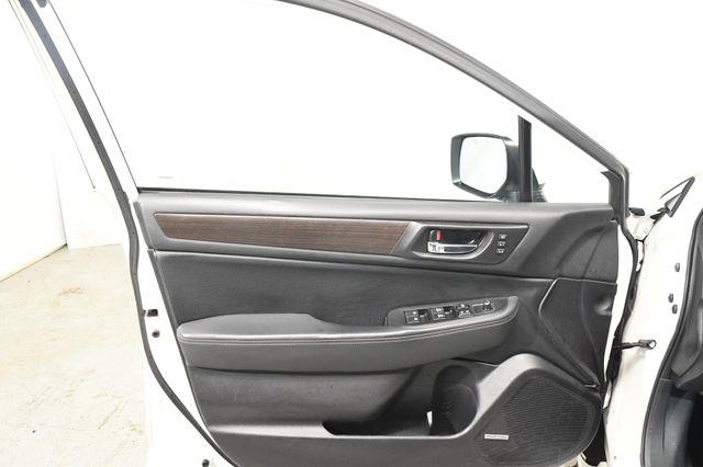 2016 Subaru Legacy 2.5i Limited w/ Eye Sight/ Nav photo