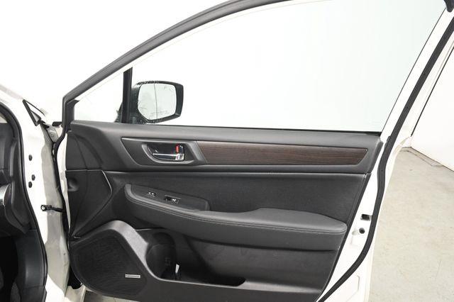 2016 Subaru Legacy 2.5i Limited w/ Eye Sight/ Nav photo