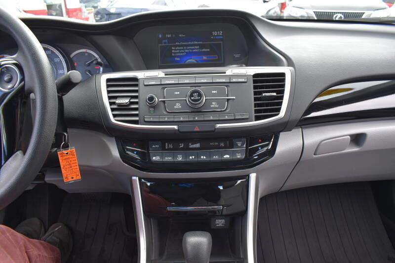 2017 Honda ACCORD SEDAN LX CVT photo
