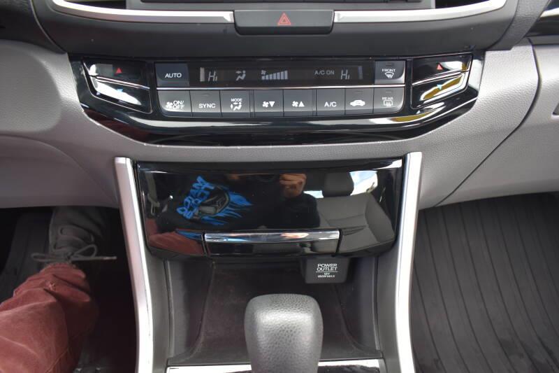 2017 Honda ACCORD SEDAN LX CVT photo