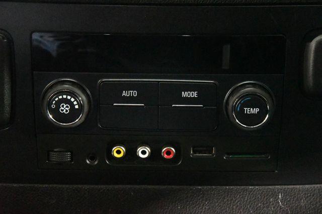 2016 Chevrolet Suburban LT w/ Nav/ DvD/ Safety Tech photo