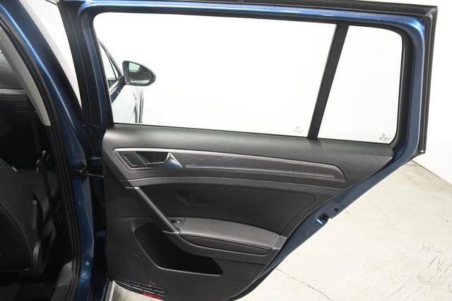 2017 Volkswagen Golf Alltrack SE photo