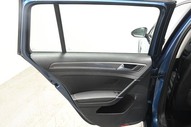 2017 Volkswagen Golf Alltrack SE photo