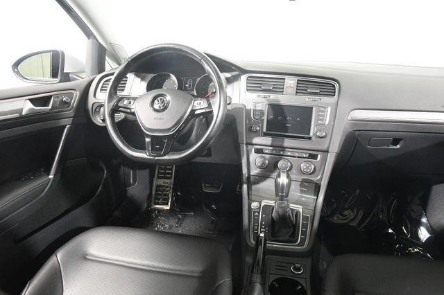 2017 Volkswagen Golf Alltrack SE photo