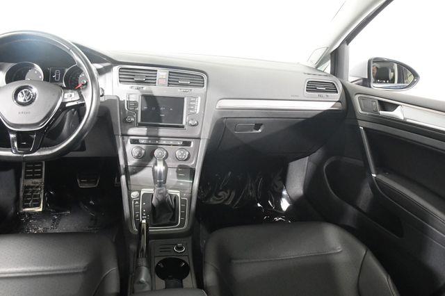 2017 Volkswagen Golf Alltrack SE photo
