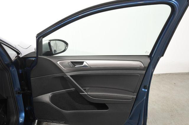 2017 Volkswagen Golf Alltrack SE photo