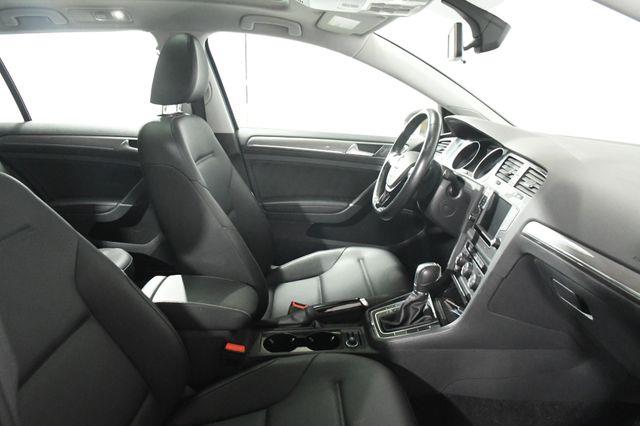 2017 Volkswagen Golf Alltrack SE photo