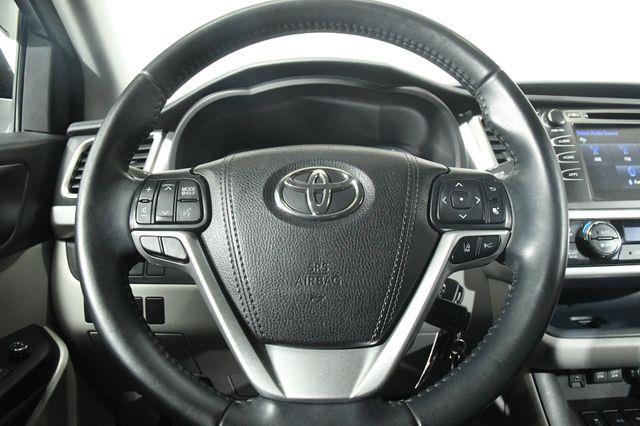 2018 Toyota Highlander LE Plus photo