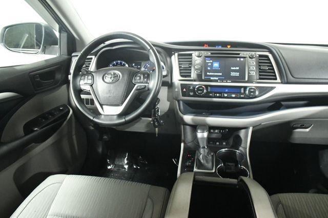 2018 Toyota Highlander LE Plus photo