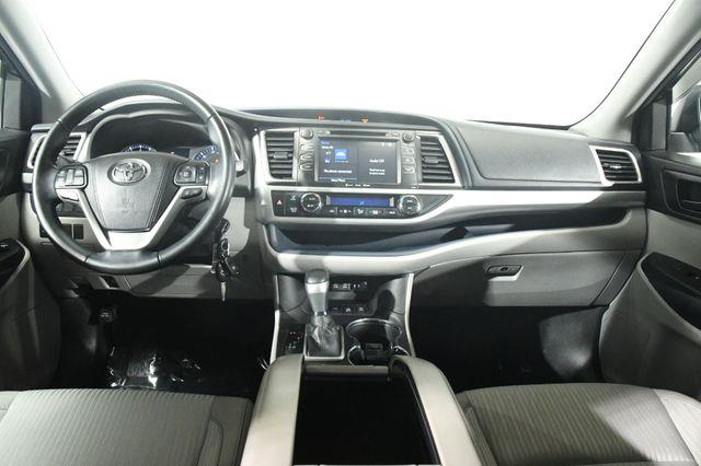2018 Toyota Highlander LE Plus photo