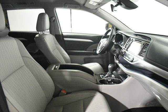 2018 Toyota Highlander LE Plus photo