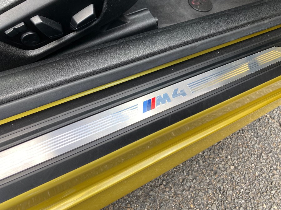 2015 BMW M4 2dr Cpe photo