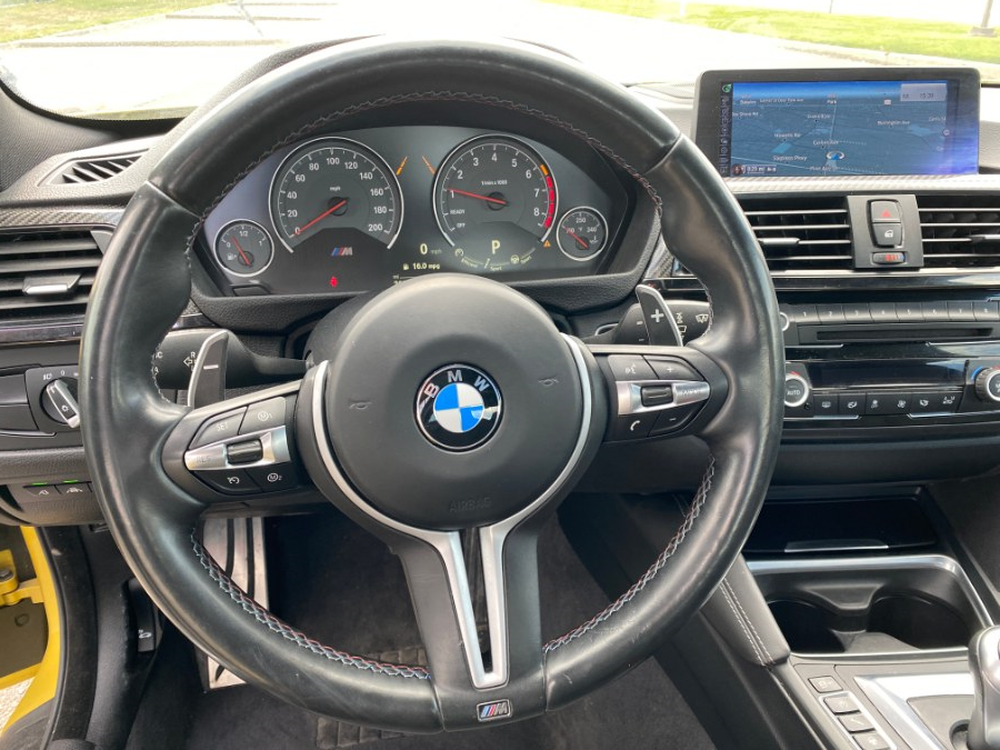 2015 BMW M4 2dr Cpe photo