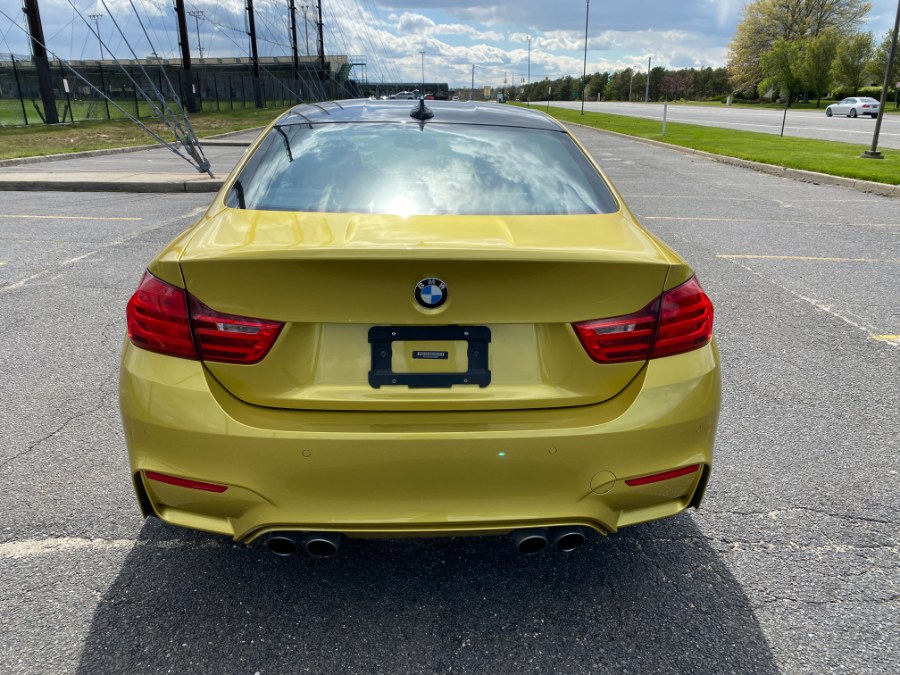 2015 BMW M4 2dr Cpe photo