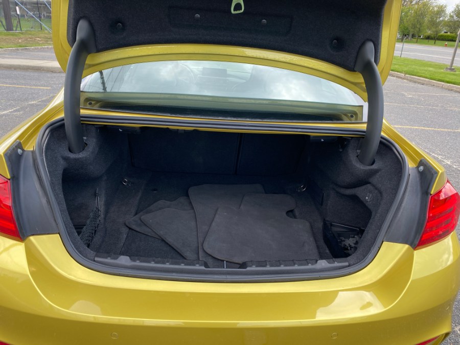 2015 BMW M4 2dr Cpe photo