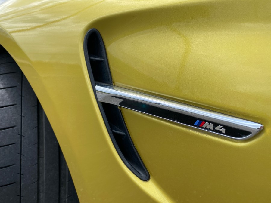 2015 BMW M4 2dr Cpe photo