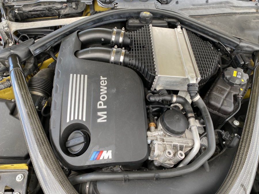 2015 BMW M4 2dr Cpe photo