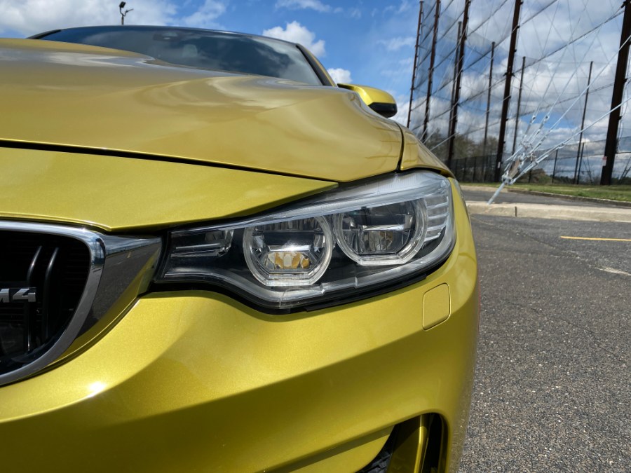 2015 BMW M4 2dr Cpe photo