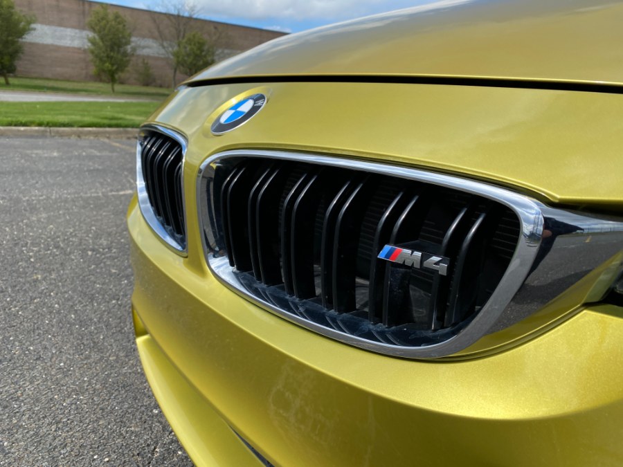 2015 BMW M4 2dr Cpe photo