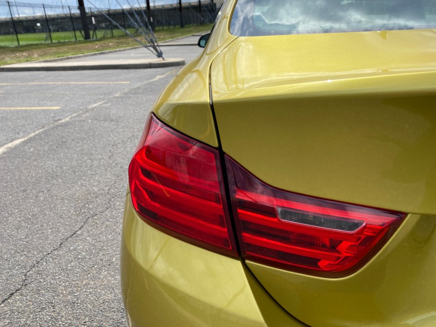 2015 BMW M4 2dr Cpe photo