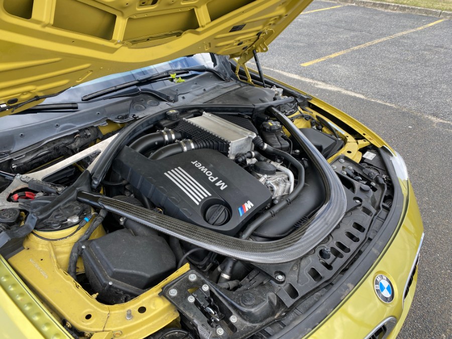 2015 BMW M4 2dr Cpe photo