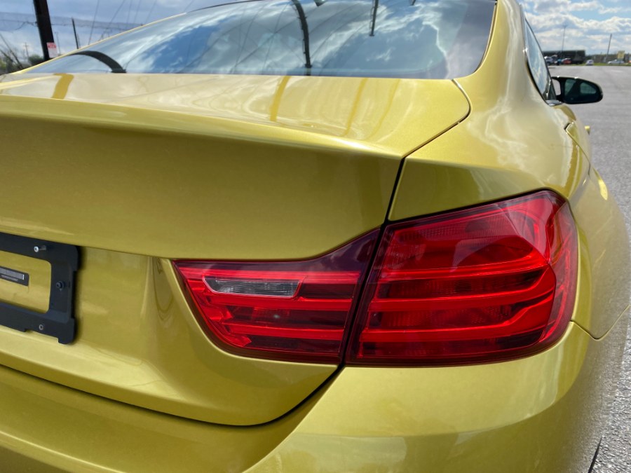 2015 BMW M4 2dr Cpe photo