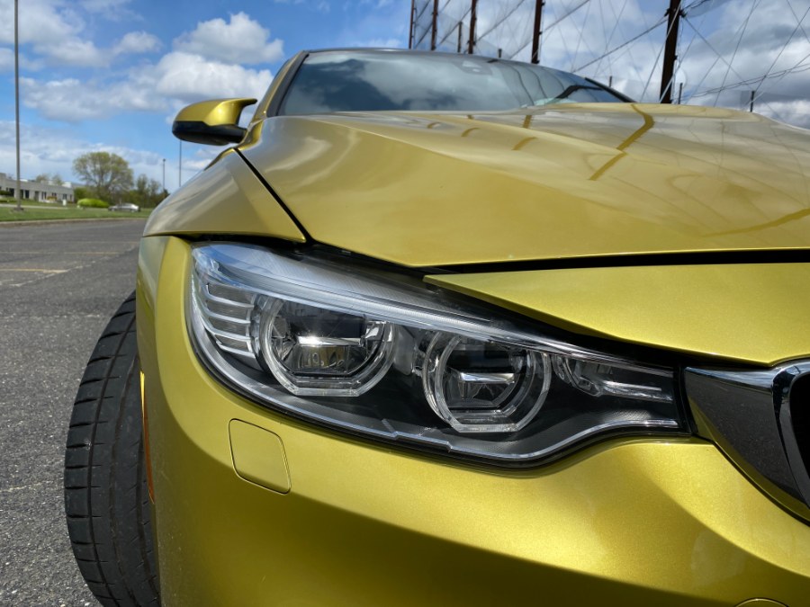 2015 BMW M4 2dr Cpe photo