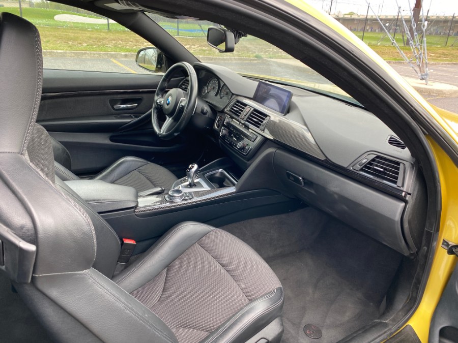2015 BMW M4 2dr Cpe photo