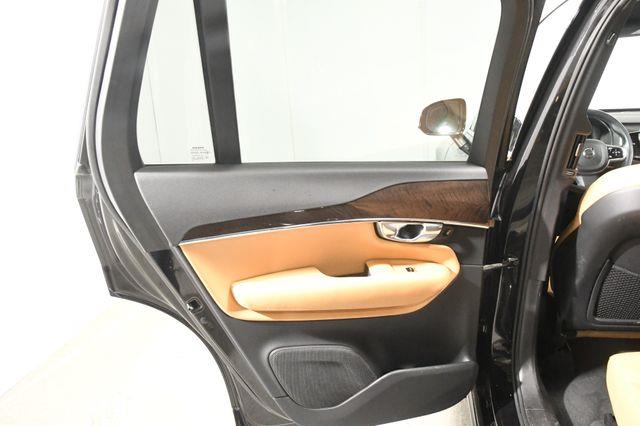 2017 Volvo XC90 Momentum photo