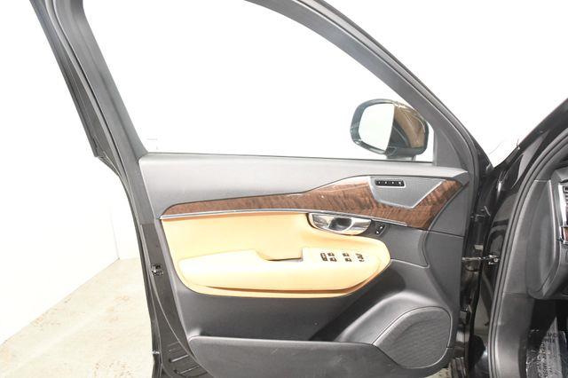 2017 Volvo XC90 Momentum photo