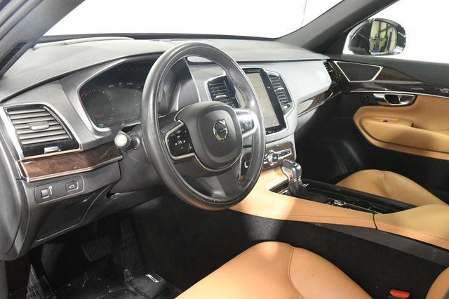 2017 Volvo XC90 Momentum photo