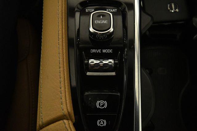 2017 Volvo XC90 Momentum photo