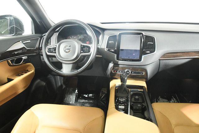 2017 Volvo XC90 Momentum photo